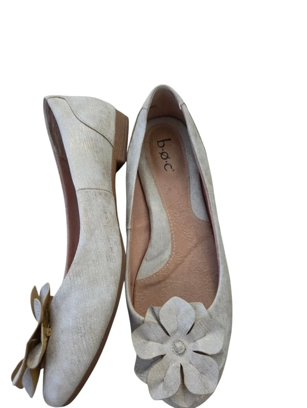 B.o.c. cream/gold metallic flats with large flower, 7. EUC.